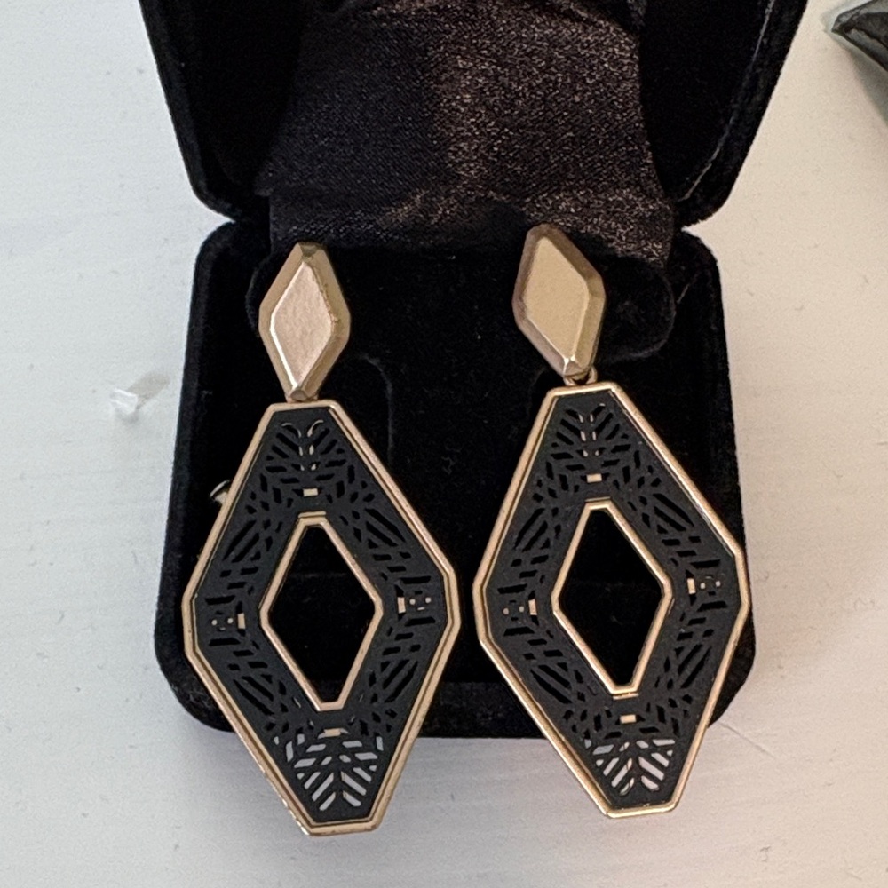 Elegant Black and Gold Geometric Earrings